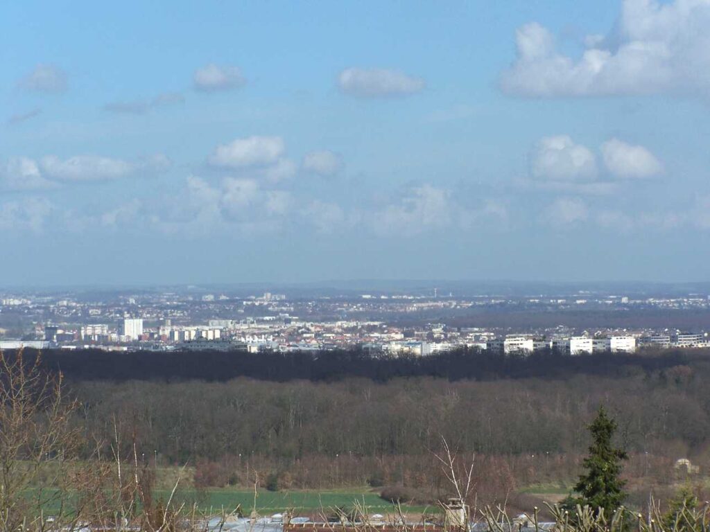VTC Achères – Large sight of Achères (Yvelines, France) from the heights of Chambourcy