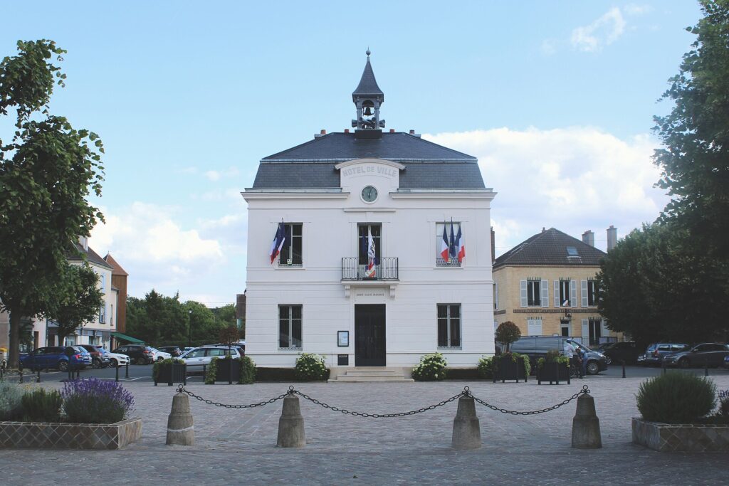 VTC Auvers-sur-Oise – Town hall of Auvers-sur-Oise. It is located on the street rue du Général de Gaulle. The pl