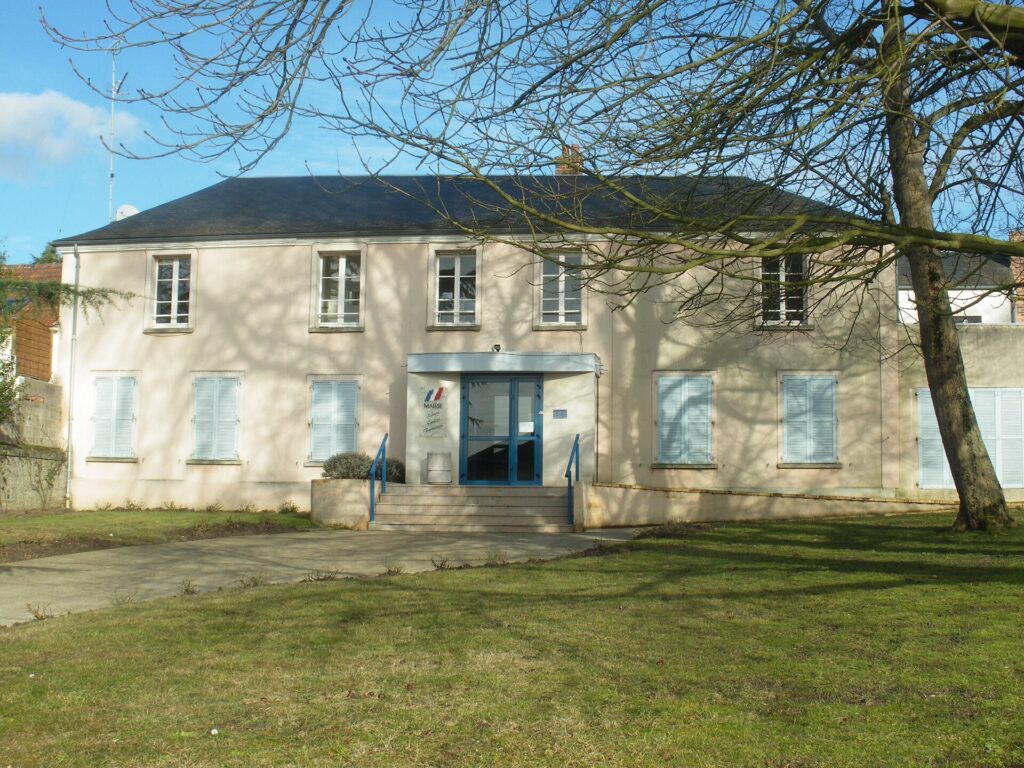 VTC Bruyères-le-Châtel – Bruyères le Chatel's Town Hall, Essonne, France