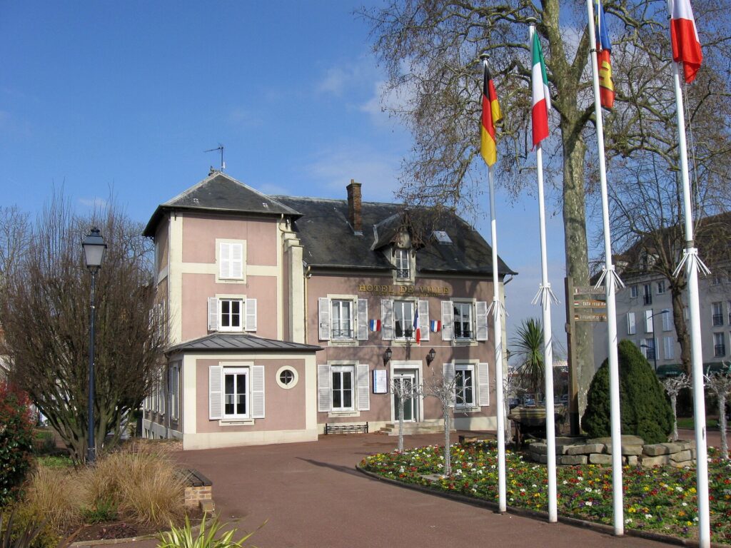 VTC Dammarie-les-Lys – Mairie de Dammarie-les-Lys. (Seine-et-Marne, région Île-de-France).