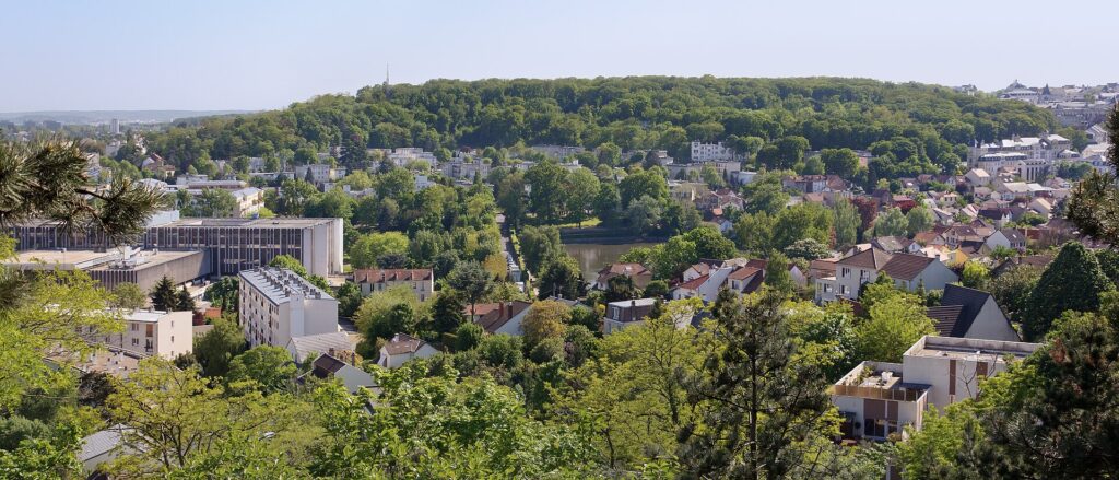 VTC Le Plessis-Robinson – Panoramic view of Le Plessis-Robinson, Hauts-de-Seine, France, seen from the Chemin du Pan
