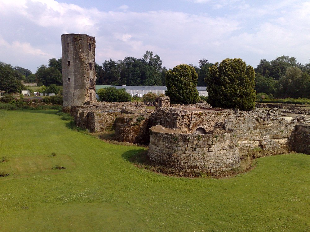 Ruines du château de Montagu (Marcoussis)