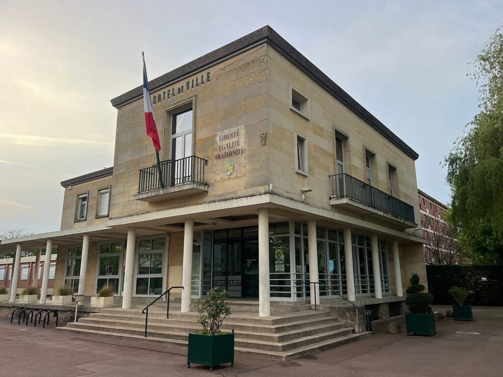 VTC Morangis – Hôtel de ville de Morangis dans l'Essonne.