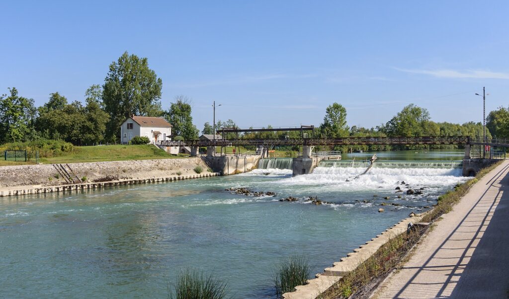 VTC Noisiel – Dam of Noisiel on the Marne river, Seine-et-Marne, France.