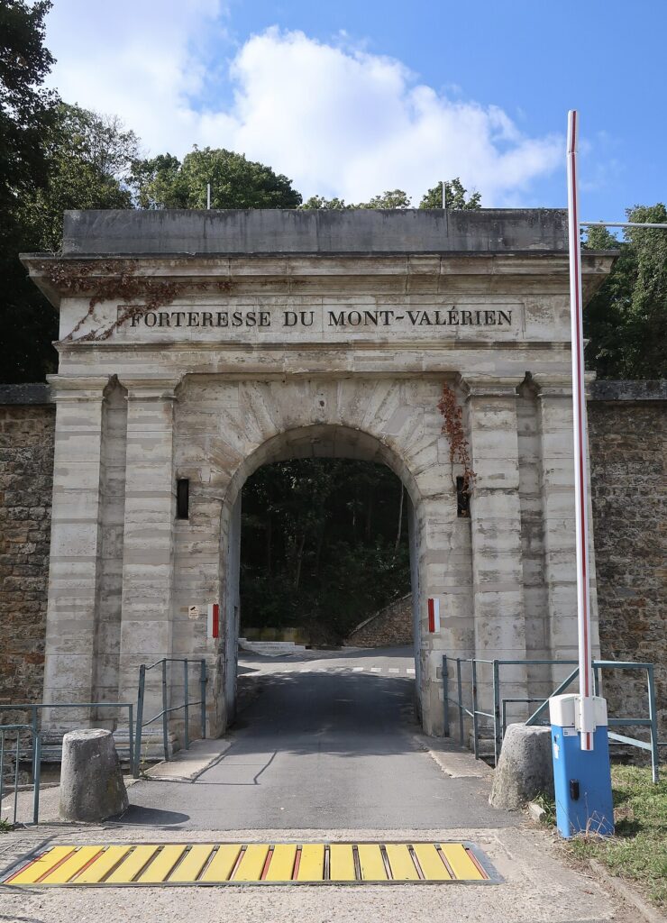 Entrée de la forteresse du Mont-Valérien à Suresnes