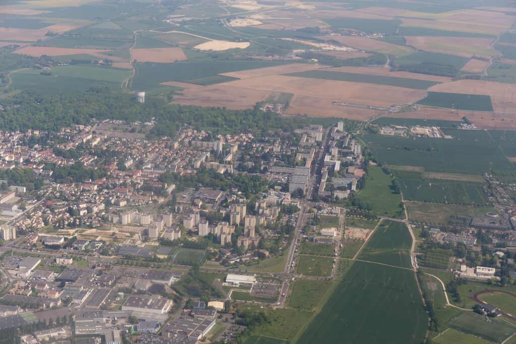 VTC Villiers-le-Bel – Aerial view of Villiers-le-Bel during a flight between RNS and CDG.